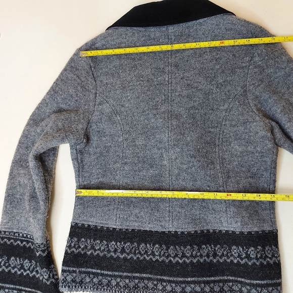 Elegant 100% Grey Wool Jacket Size Small - Picture 7 of 13